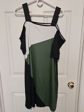 Cold-Shoulder Colorblock Dress in Black, White & Green
